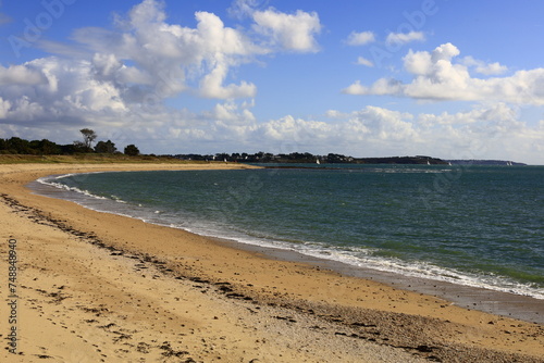 The tip of Kerpenhir is a peninsula  located in the town of Locmariaquer which marks the entrance of the Gulf of Morbihan