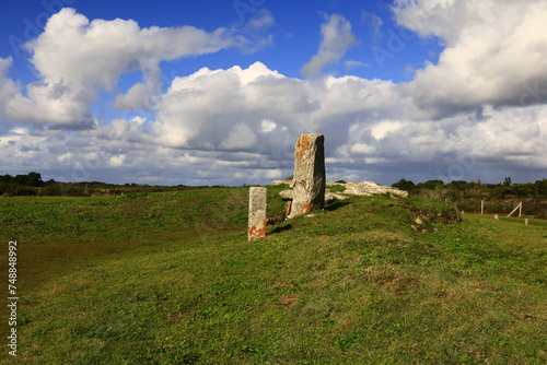 The tip of Kerpenhir is a peninsula, located in the town of Locmariaquer which marks the entrance of the Gulf of Morbihan