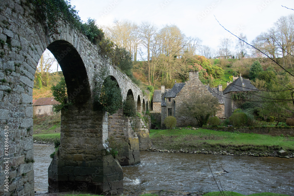 L'aqueduc du Guindy dans le Trégor - Bretagne France 