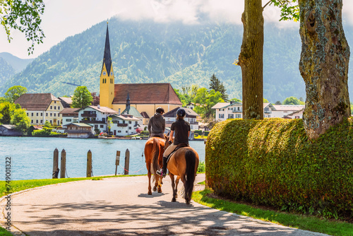 Obraz na płótnie Horseback riding along the shore of Lake Tegernsee on a sunny summer day w salonie