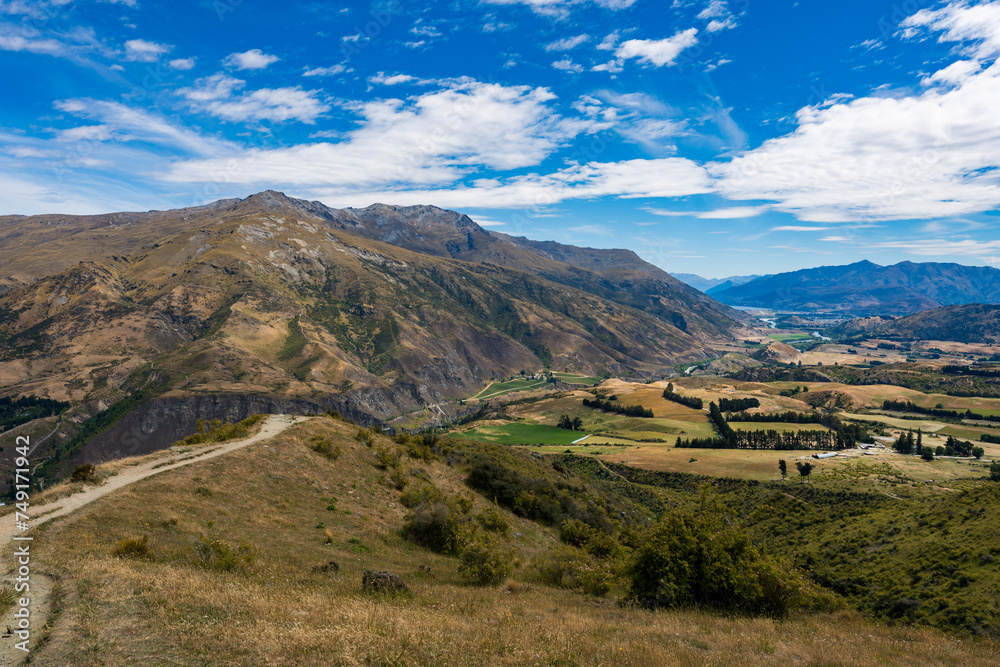 Fototapeta premium ニュージーランドのクラウン・レンジ・ロード（クイーンズタウン全景）