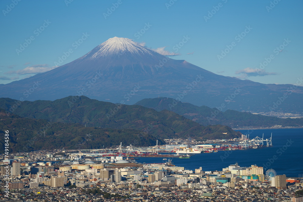 日本平から清水港越しに望む富士山