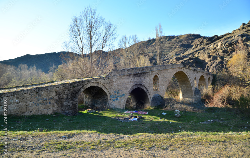 Obraz premium Located in Cankiri, Turkey, Akbas Bridge was built in the 20th century.