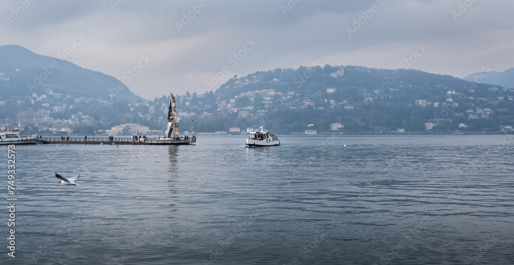 Lake harbour, Como