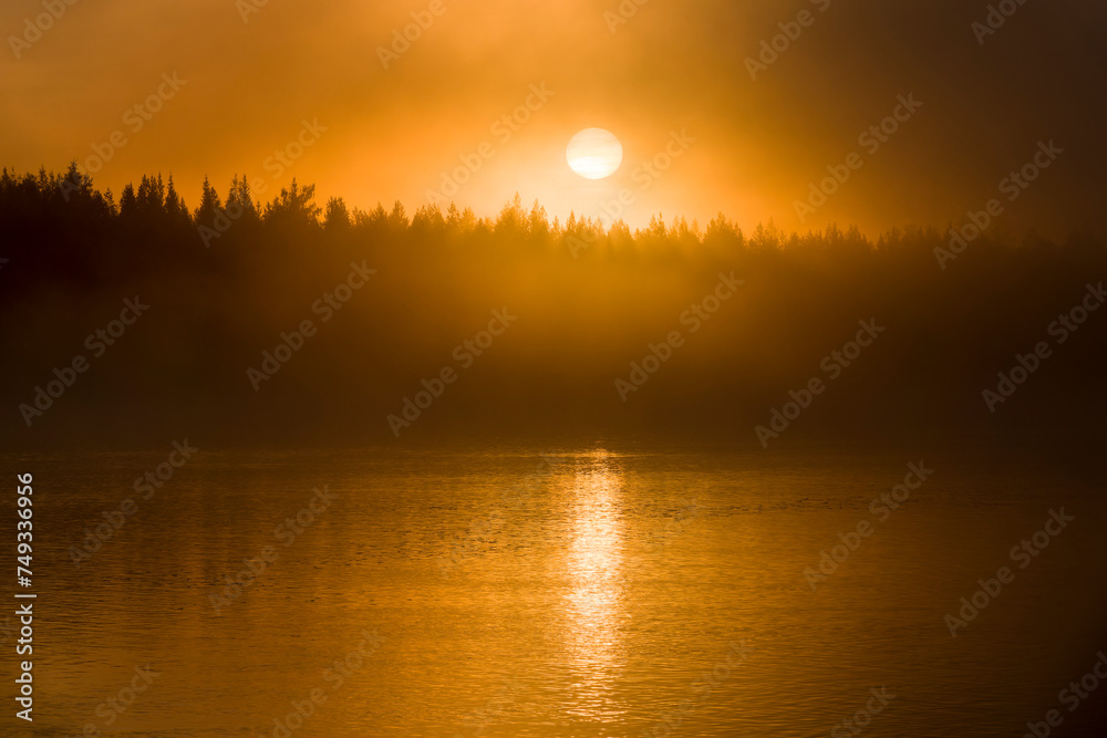 Sonnenaufgang am Piteälven in Schweden	