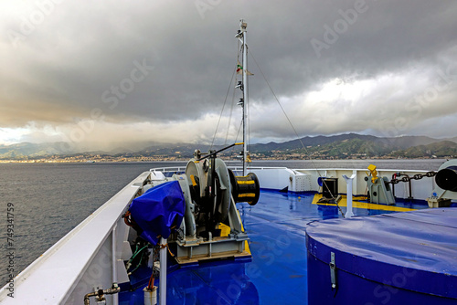 Vista dal ponte di un traghetto sullo Stretto di Messina 1402 photo