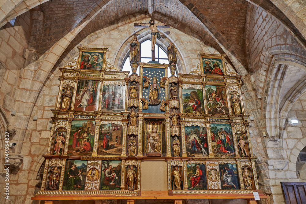 Iglesia en Burgos, España, arte y pintura religiosa.