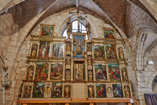 Iglesia en Burgos, España, arte y pintura religiosa.