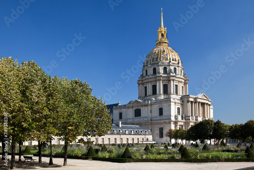 Paris France: Chapel of Saint Louis des Invalides . There is a tomb of Napoleon Bonaparte. National Residence of Invalids - museum relating to military history of France.