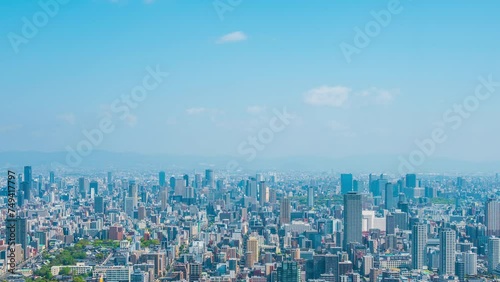 大阪市街地の街並みと晴れた青空のタイムラプス【ズームアウト】
