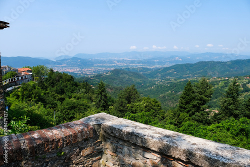 Panorama sulla Lunigiana da Fosdinovo in provincia di Massa Carrara, Toscana, Italia. photo