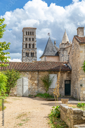 Tour clocher de la Cathédrale Saint-Pierre d'Angoulême, Charente photo