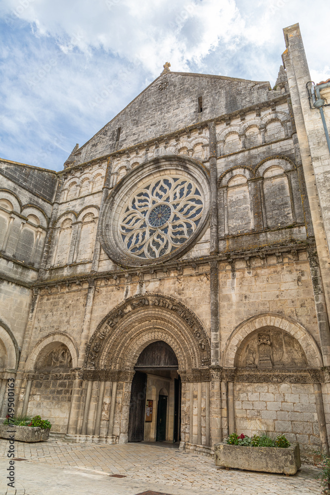Façade de l'église Saint-Léger de Cognac, Charente-Maritime