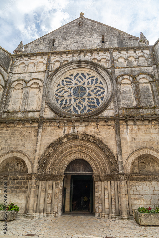 Façade de l'église Saint-Léger de Cognac, Charente-Maritime