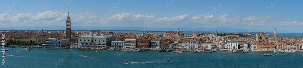 Panorama de venise vue de la basilic San Giorgio Maggiore, vue en hauteur sur tout Venise 