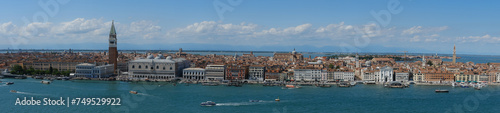 Panorama de venise vue de la basilic San Giorgio Maggiore, vue en hauteur sur tout Venise 