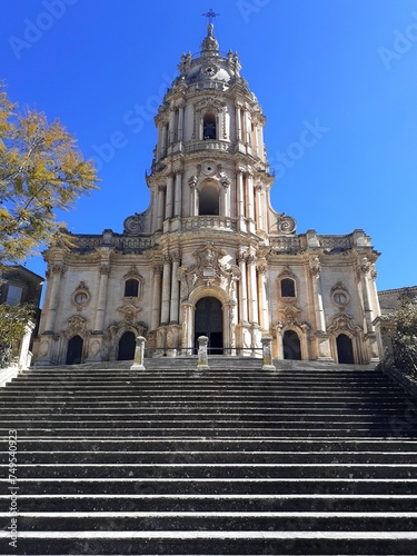 Il Duomo di San Giorgio a Modica, visto dalla scalinata.