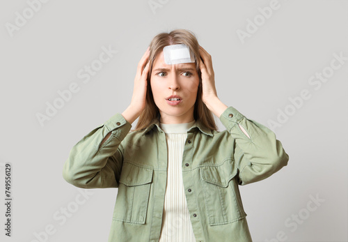 Young woman with brain conc...
