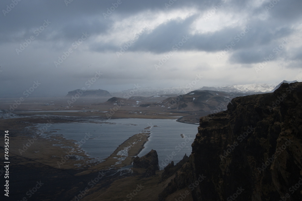 THE ENDLESS BLACK BEACH - ICELAND RUGGED LANDSCAPE