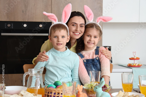 Happy family easter celebra...