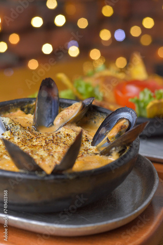 cazuela de carne con almejas