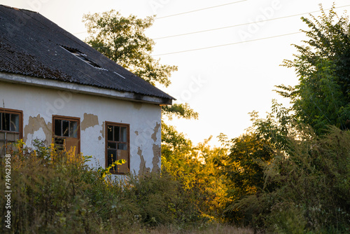 An old building from the 40s in Ukraine that is collapsing © Olesia