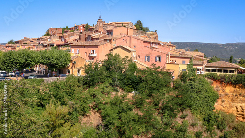 Views from the village of Roussillon in France © YH