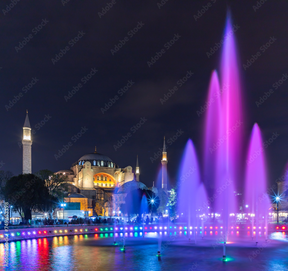 Fototapeta premium Hagia Sophia and Sultan Ahmet Park Fountain at Night
