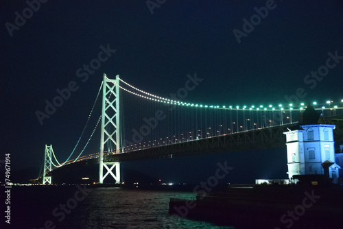 ライトアップされた明石海峡大橋