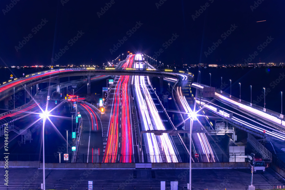 Obraz premium A night traffic jam on the highway at Tokyo bay area in Chiba