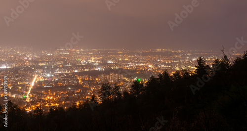 Night city scape at top view point of Skopje, North Macedonia © Laurentiu Bratu