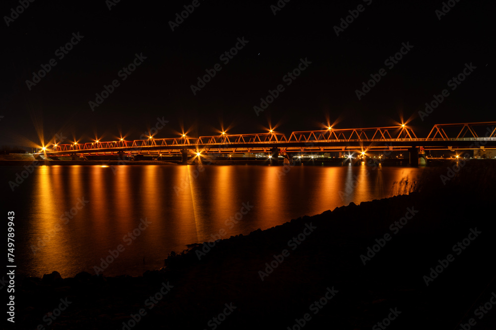 日立市の久慈川を渡る橋の夜景