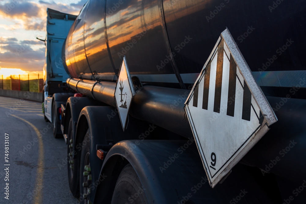 Which Sign Shows That A Tanker Is Carrying Dangerous Goods