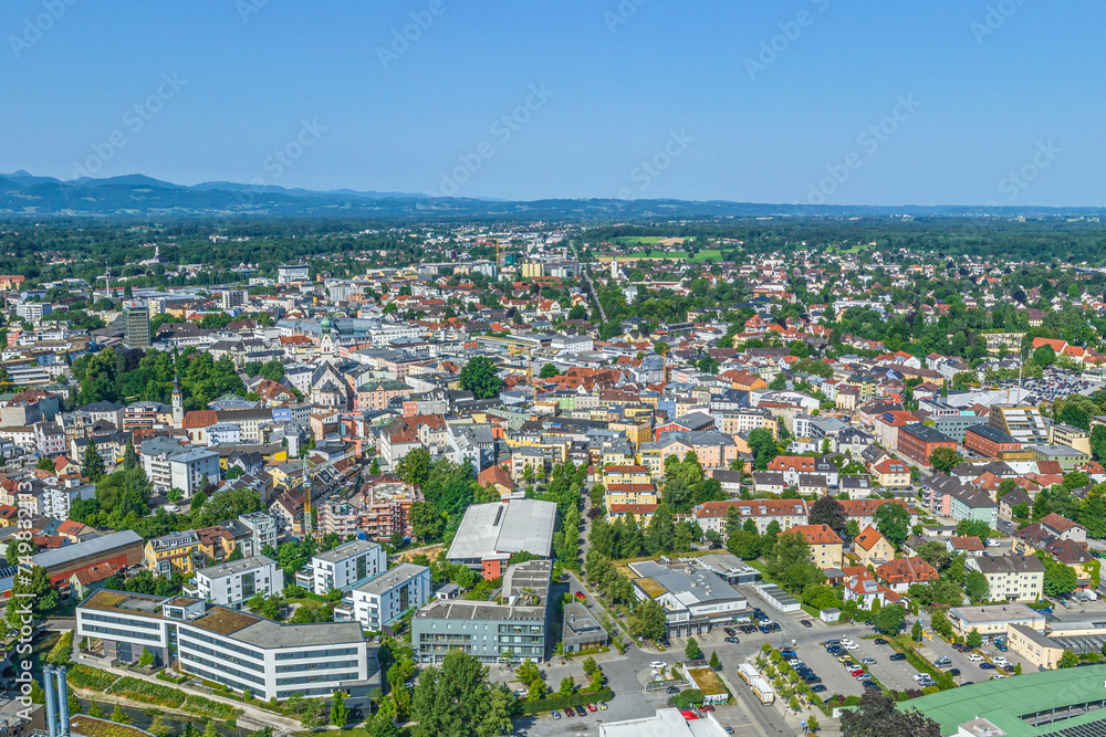 Die oberbayerische Stadt Rosenheim im Chiemgau von oben