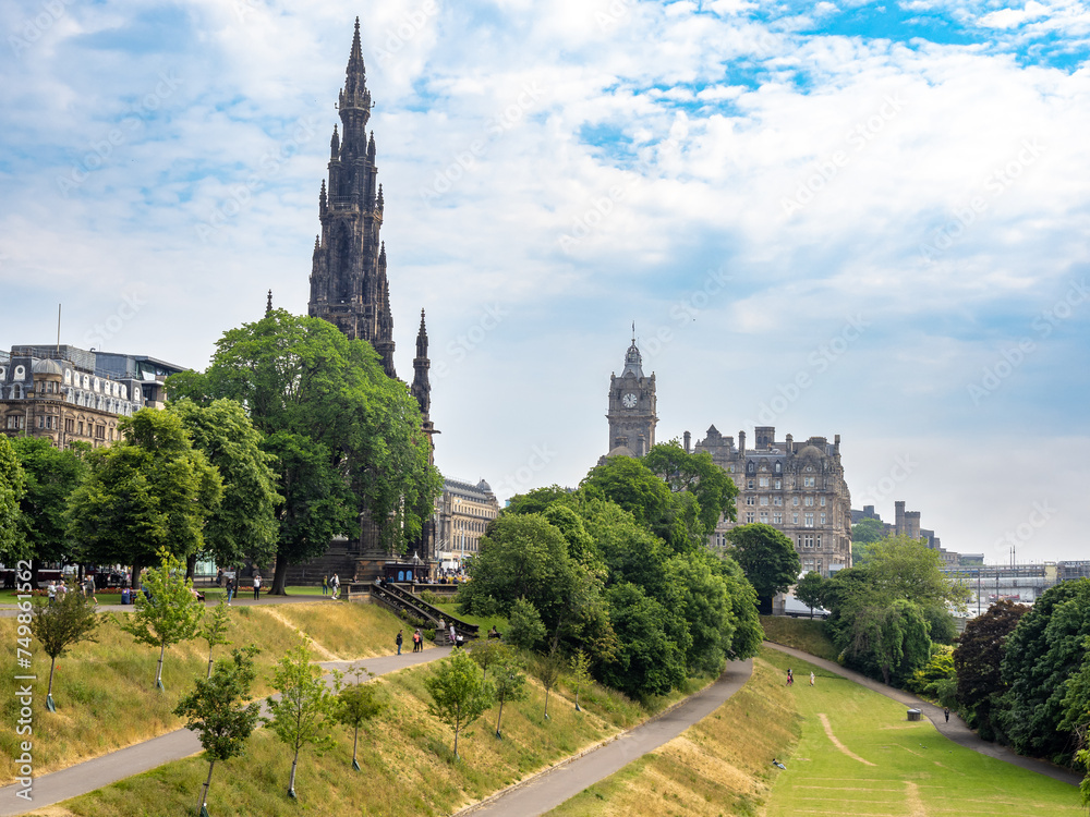 Obraz premium Scott monument in Edimburgh city