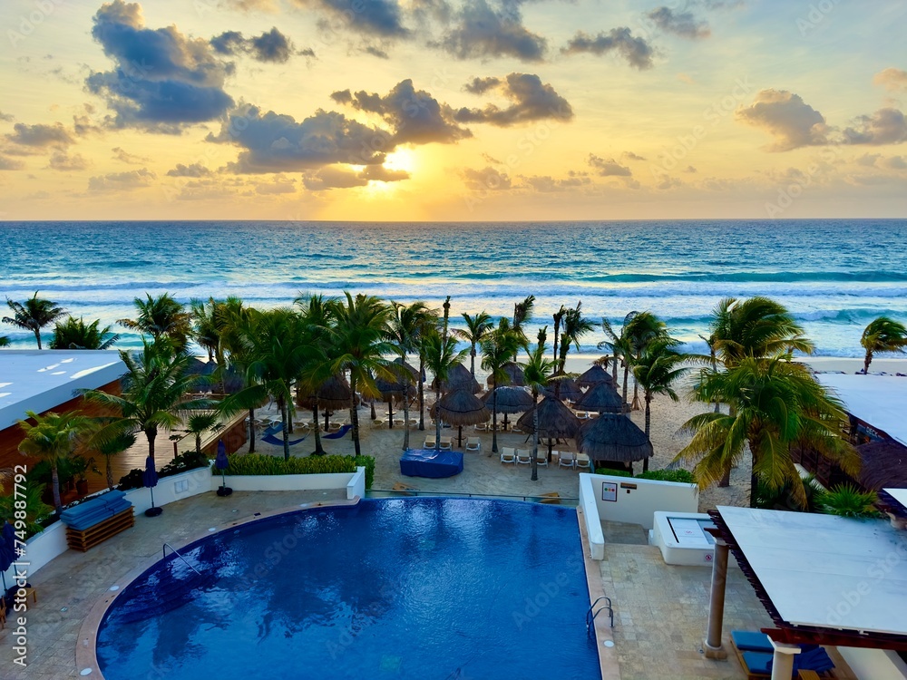 Fototapeta premium Strand und Meer in Cancun (Mexiko)
