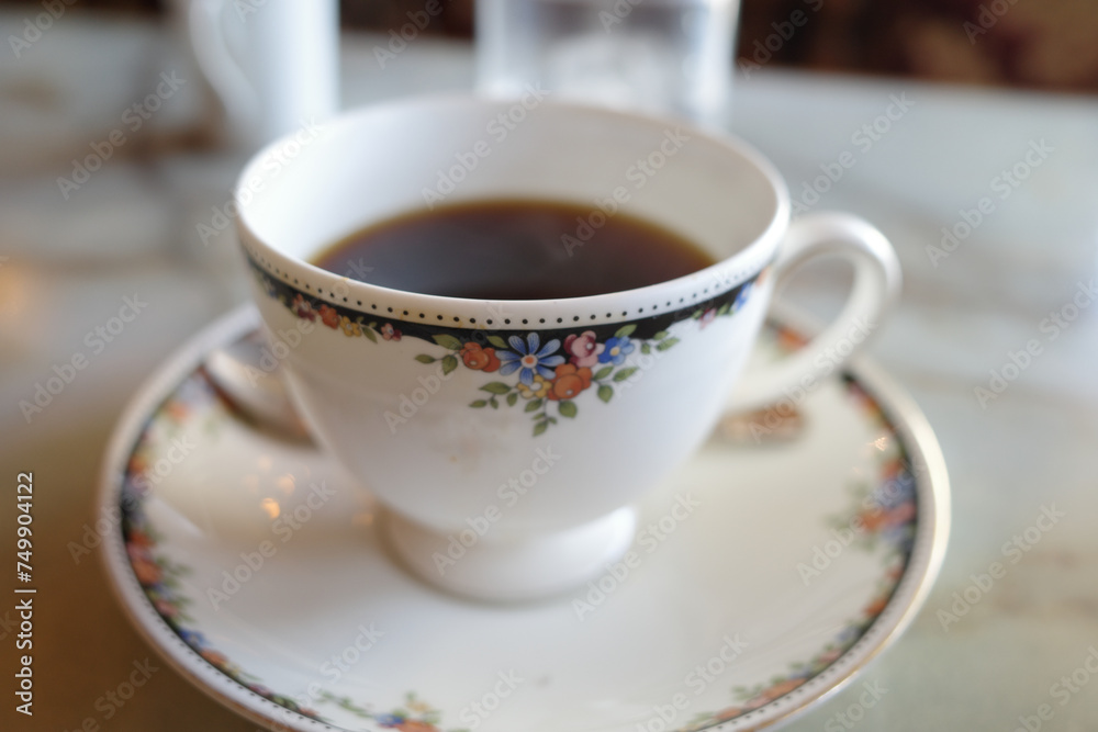 レトロな喫茶店のコーヒーカップ レトロな喫茶店のコーヒーカップ