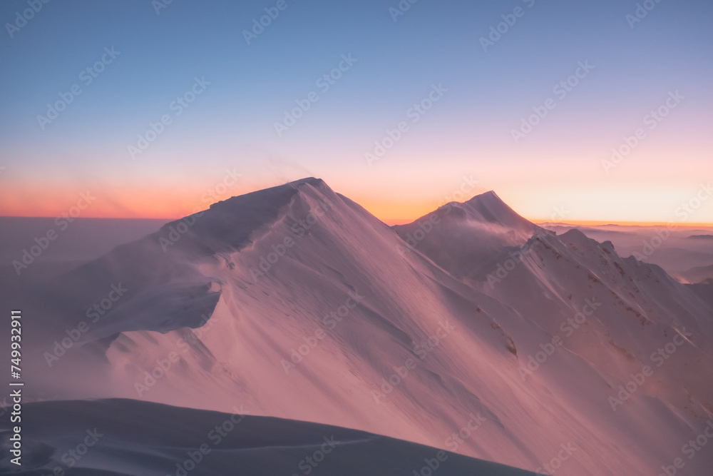 Naklejka premium 美しい冬山の景色