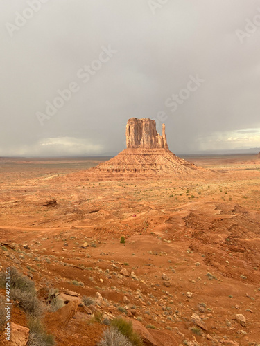 Obraz na płótnie The Monument Valley Navajo Tribal Park in Arizona, USA. View of the West Mitten Butte Monument. w salonie