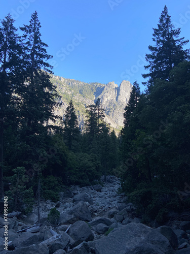 Obraz na płótnie View of the completely dry Lower Yosemite Falls Vista Point. Part of North America's tallest waterfall, Lower Yosemite Fall is the final 320-foot drop, in Yosemite National Park, California, USA. w salonie