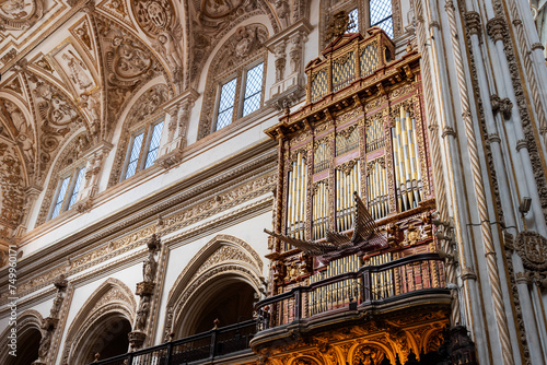 Tapeta Musical organ of the Christian chapel of the cathedral mosque of Cordoba, minor organ on the epistle side, right in front of the altar