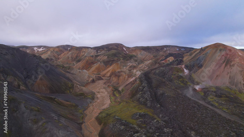 Obraz na płótnie Landmannalaugar is a location in Iceland's Fjallabak Nature Reserve in the Highlands. It is on the edge of the Laugahraun lava field. This lava field was formed by an eruption in 1477. w salonie