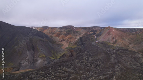 Obraz na płótnie Landmannalaugar is a location in Iceland's Fjallabak Nature Reserve in the Highlands. It is on the edge of the Laugahraun lava field. This lava field was formed by an eruption in 1477. w salonie