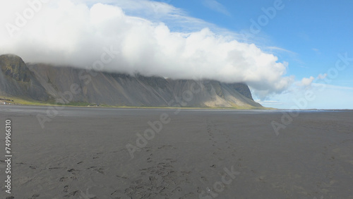 Obraz na płótnie Vestrahorn mountain and Stokksnes beach. Vestrahorn Mountain is located in southeast Iceland near the town of Höfn. w salonie