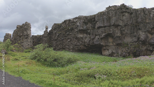 Obraz na płótnie Almannagja is an eight-kilometer-long gorge within Pingvellir National Park, which marks the edge of the North American plate and the beginning of the Þingvellir rift valley in Iceland. w salonie