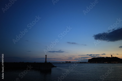 Wallpaper Mural 鎌倉腰越漁港防波堤から眺める日没後の江ノ島ある風景 Torontodigital.ca