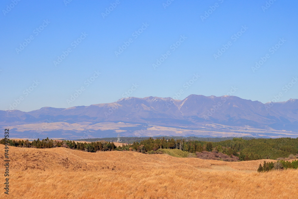 Obraz premium 晴れ渡る高原