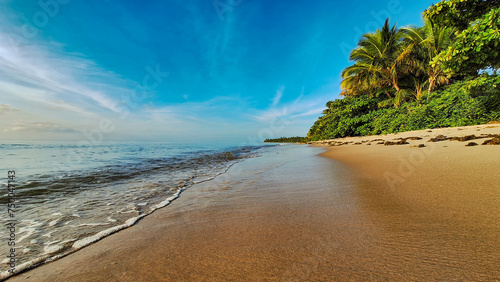 Little wave breaking at the shore