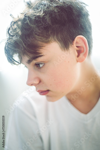 Fotografía Portrait of a handsome teenage boy in white t-shirt