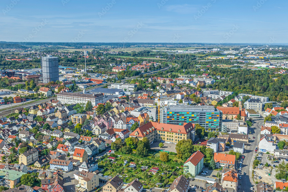 Ausblick auf Augsburg-Oberhausen an einem sonnigen Tag im Spätsommer